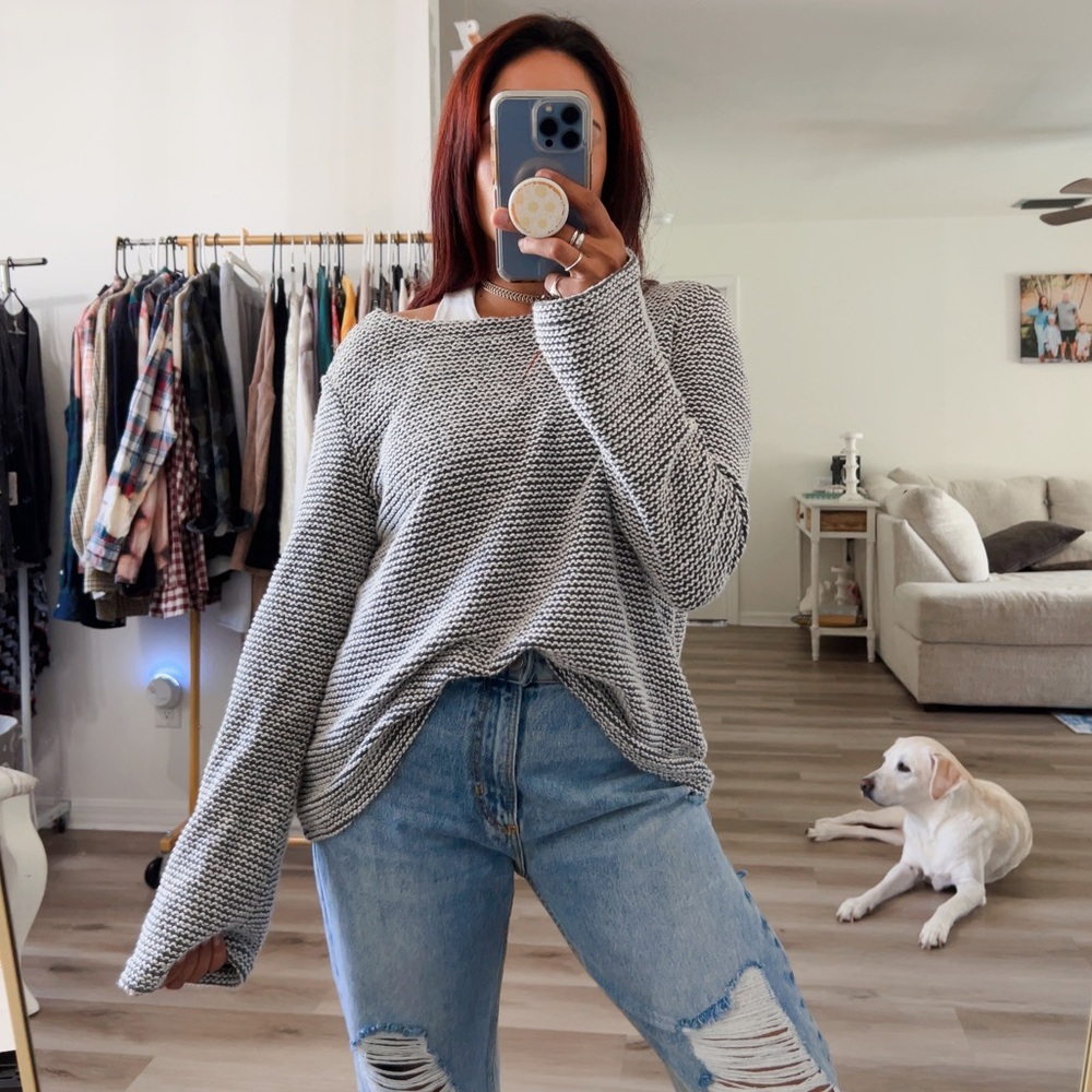 Roxy Sweater W/Button Detail Medium - image 1